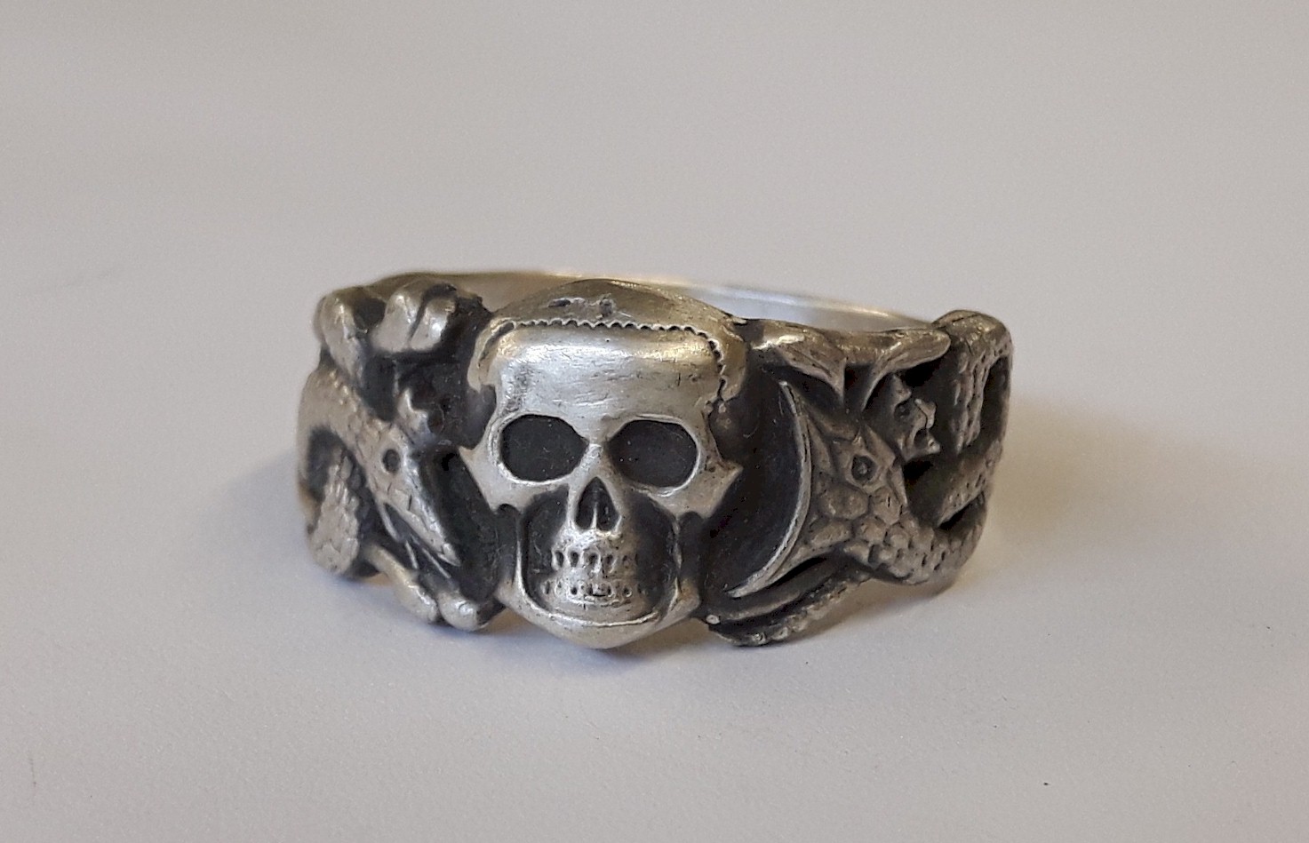GERMAN WW2 SS SKULL RING WITH SERPENTS